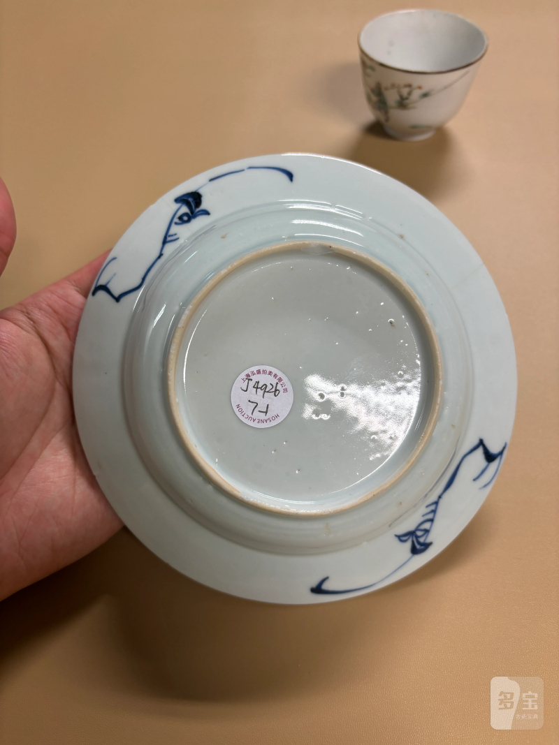清 粉彩人物纹杯、青花花卉纹盘一组两件 - 图10